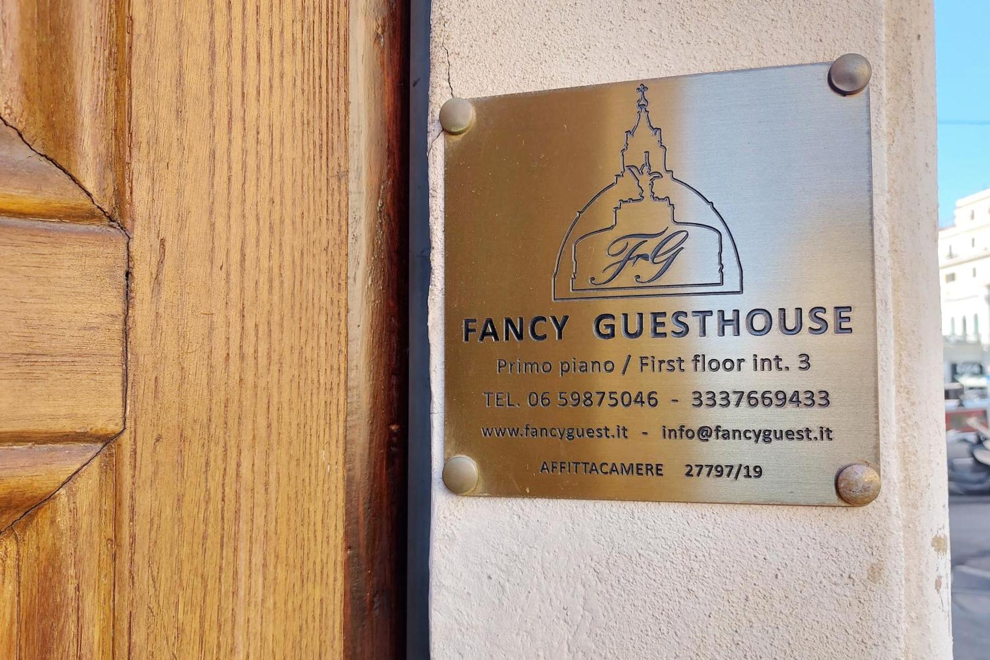 Fancy Guesthouse Vatican Рим Екстериор снимка